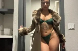 Slim & Curvy Sweet Italian Tre... - Image 1